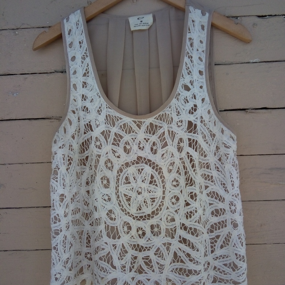 🌻Pins & Neddles Sleeveless Sheer Top